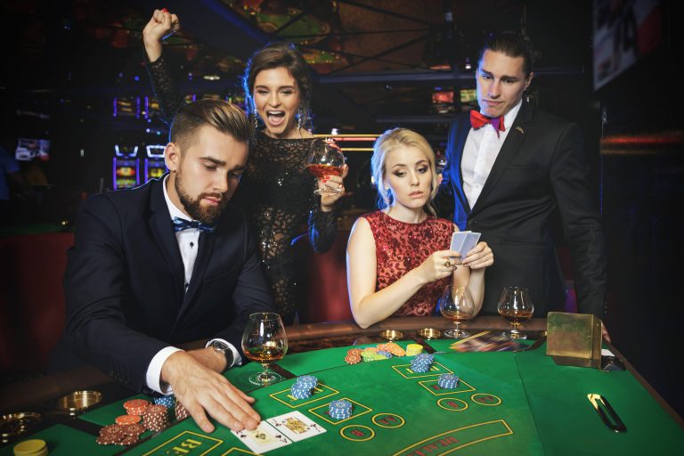 The Ultimate Guide to Live Blackjack: Bringing the Casino Floor to Your Screen